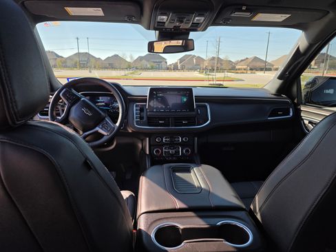 Used 2024 Chevrolet Tahoe RST w/ Luxury Package image 2