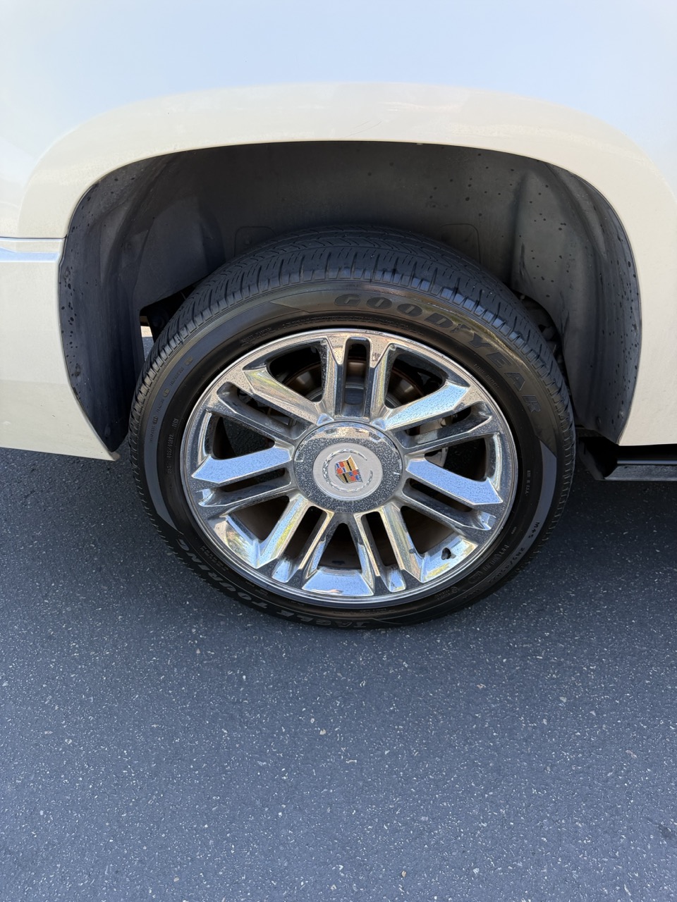 Used 2012 Cadillac Escalade ESV Platinum AWD/4WD image 10