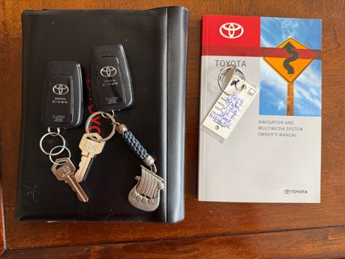 Used 2019 Toyota C-HR Limited image 8