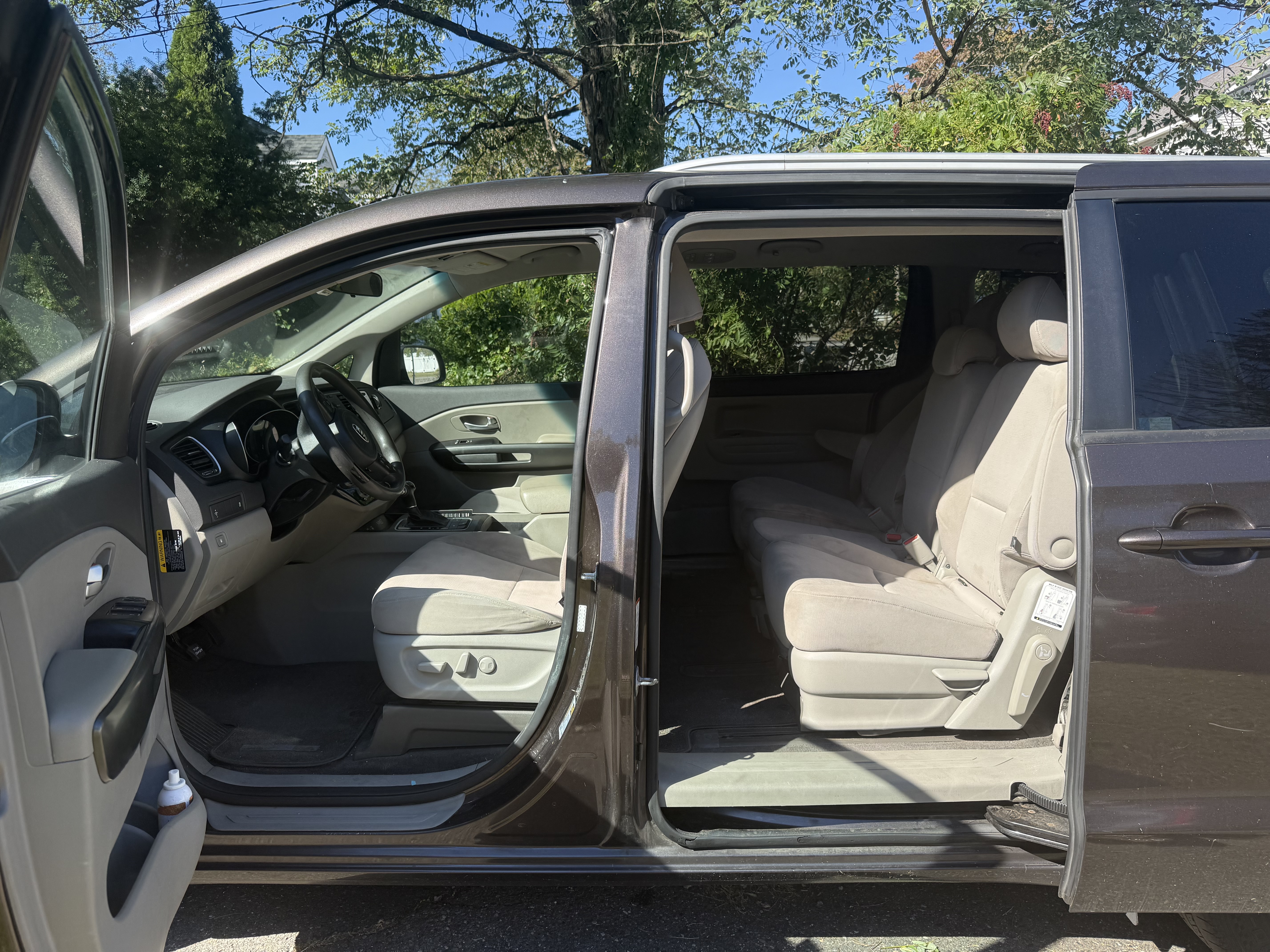 Used 2015 Kia Sedona LX w/ LX Convenience Package FWD image 6