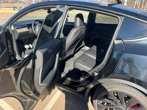 Used 2023 Tesla Model Y Performance image 14
