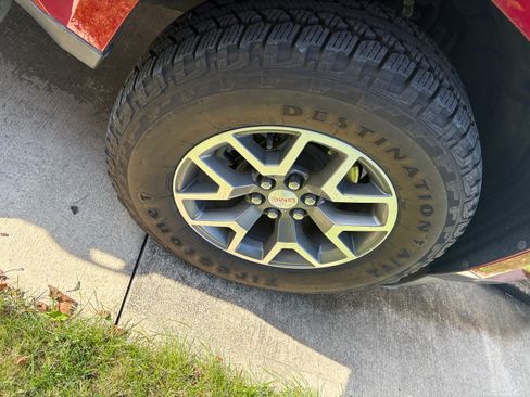 Used 2021 GMC Canyon AT4 w/ Driver Alert Package image 11