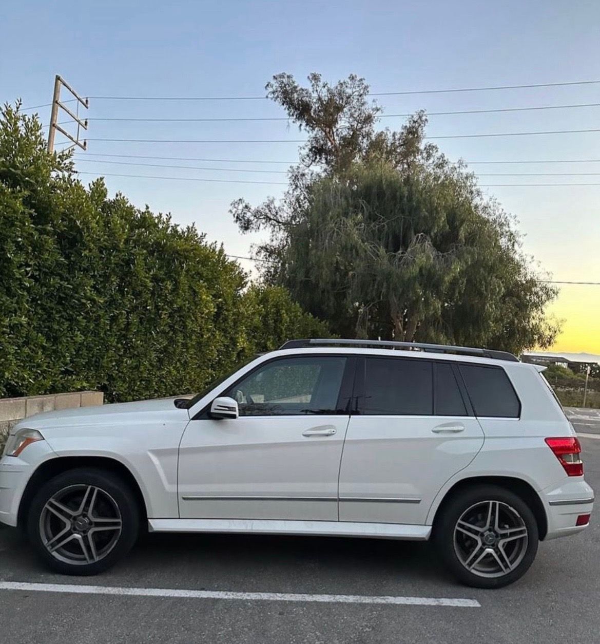 Used 2010 Mercedes-Benz GLK 350 4MATIC image 4