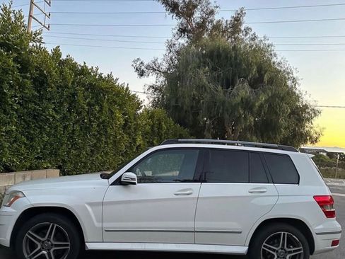 Used 2010 Mercedes-Benz GLK 350 4MATIC image 3