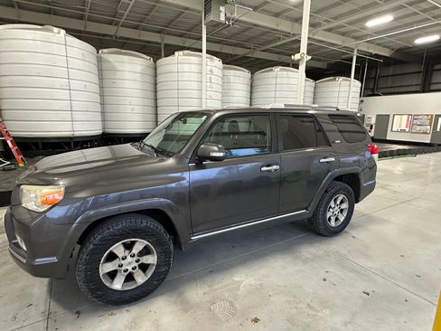 Used 2010 Toyota 4Runner SR5 image 5