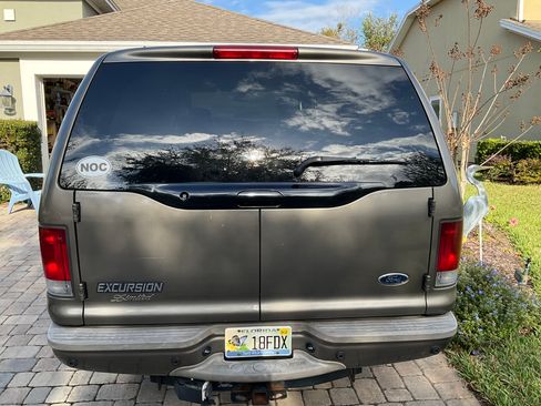 Used 2005 Ford Excursion Limited image 12