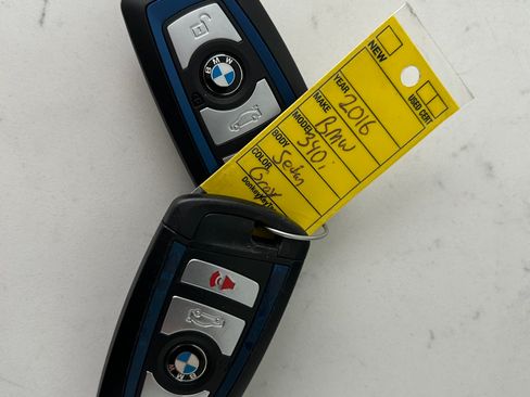 Used 2016 BMW 340i xDrive Sedan AWD/4WD image 17
