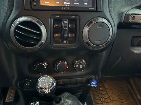 Used 2014 Jeep Wrangler Unlimited Sport w/ Power Convenience Group image 10