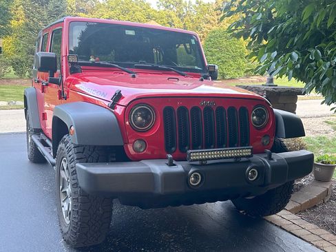 Used 2016 Jeep Wrangler Unlimited Rubicon w/ Connectivity Group AWD/4WD image 8