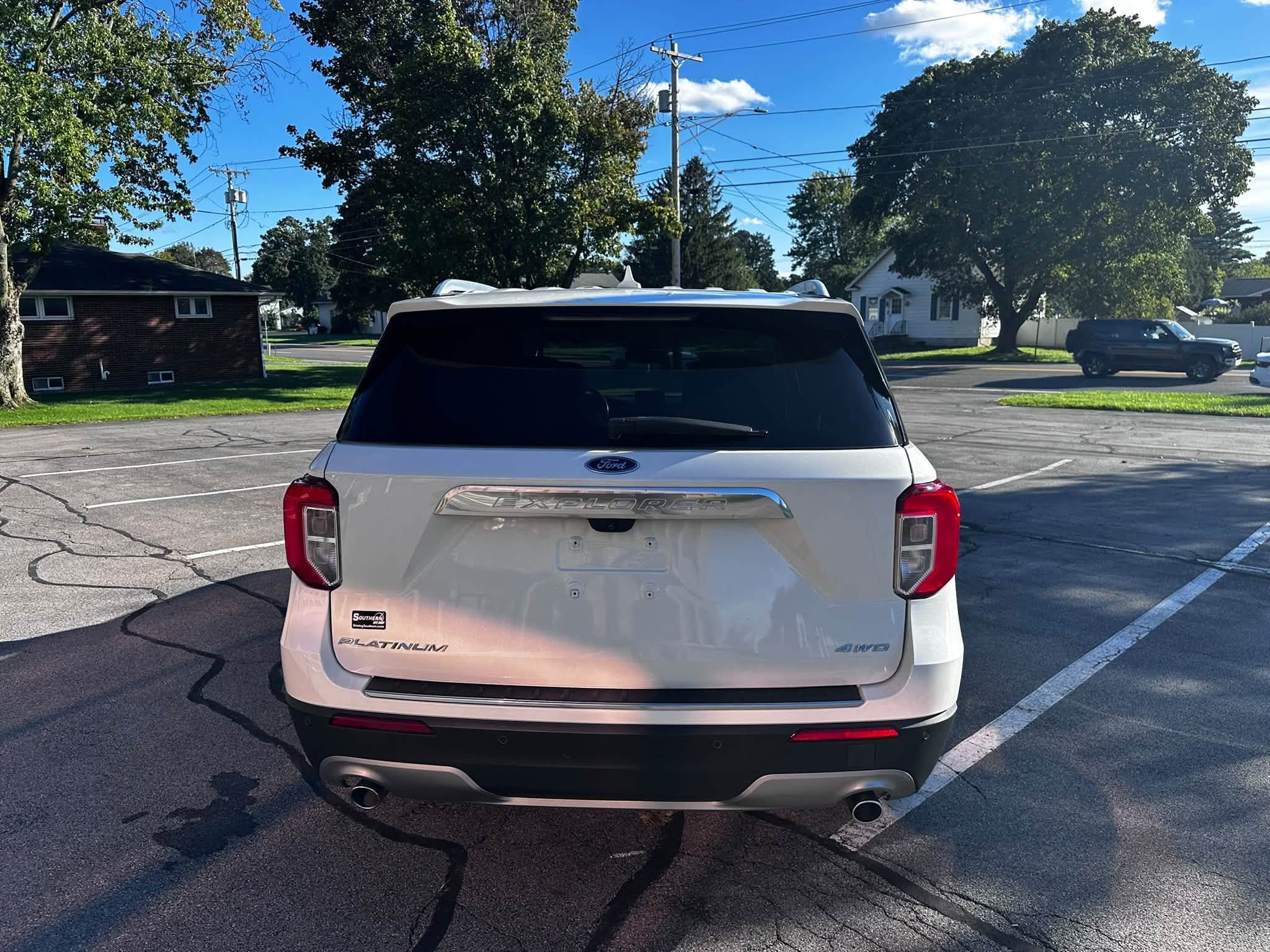 Used 2023 Ford Explorer Platinum w/ Technology Package AWD/4WD image 5