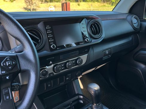Used 2022 Toyota Tacoma SR image 5