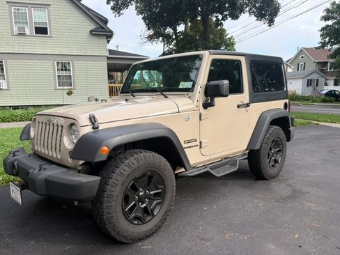 Used 2016 Jeep Wrangler Sport w/ Quick Order Package 24S AWD/4WD image 2