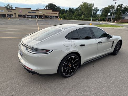 Used 2023 Porsche Panamera image 8