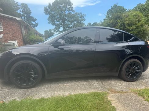 Used 2022 Tesla Model Y Long Range AWD/4WD image 17