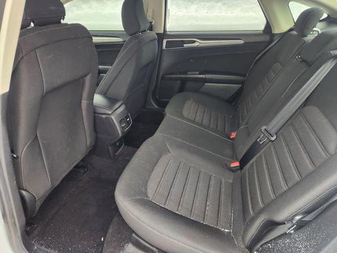 Used 2020 Ford Fusion SE image 11