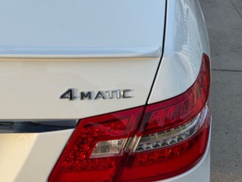 Used 2011 Mercedes-Benz E 350 4MATIC Sedan image 8