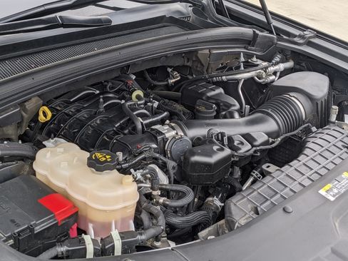 Used 2022 Jeep Grand Cherokee L Limited w/ Black Appearance Package image 16