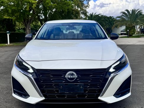 Used 2024 Nissan Altima 2.5 SV image 1