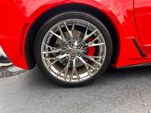 Used 2015 Chevrolet Corvette Z06 w/ 3LZ Preferred Equipment Group RWD image 10