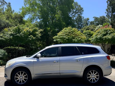 Used 2016 Buick Enclave Leather w/ Trailering Package FWD image 2