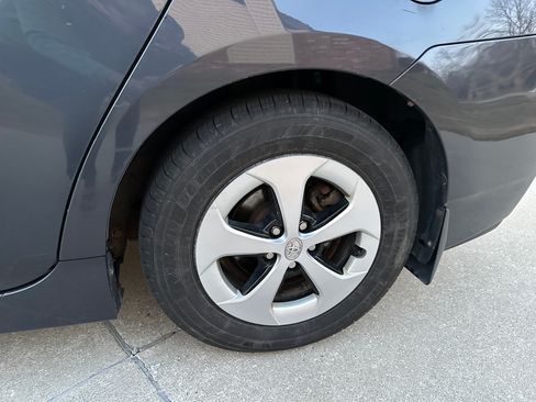 Used 2012 Toyota Prius Two FWD image 11