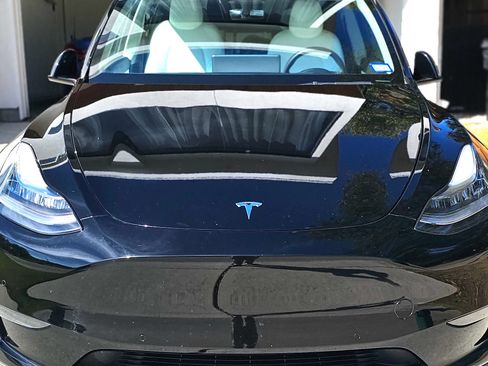 Used 2022 Tesla Model Y Long Range image 1