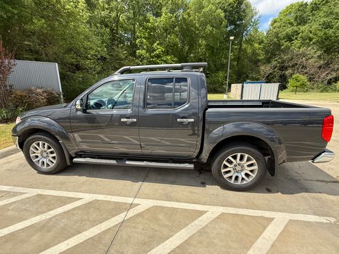Used 2010 Nissan Frontier LE w/ LE Value Truck Pkg image 1