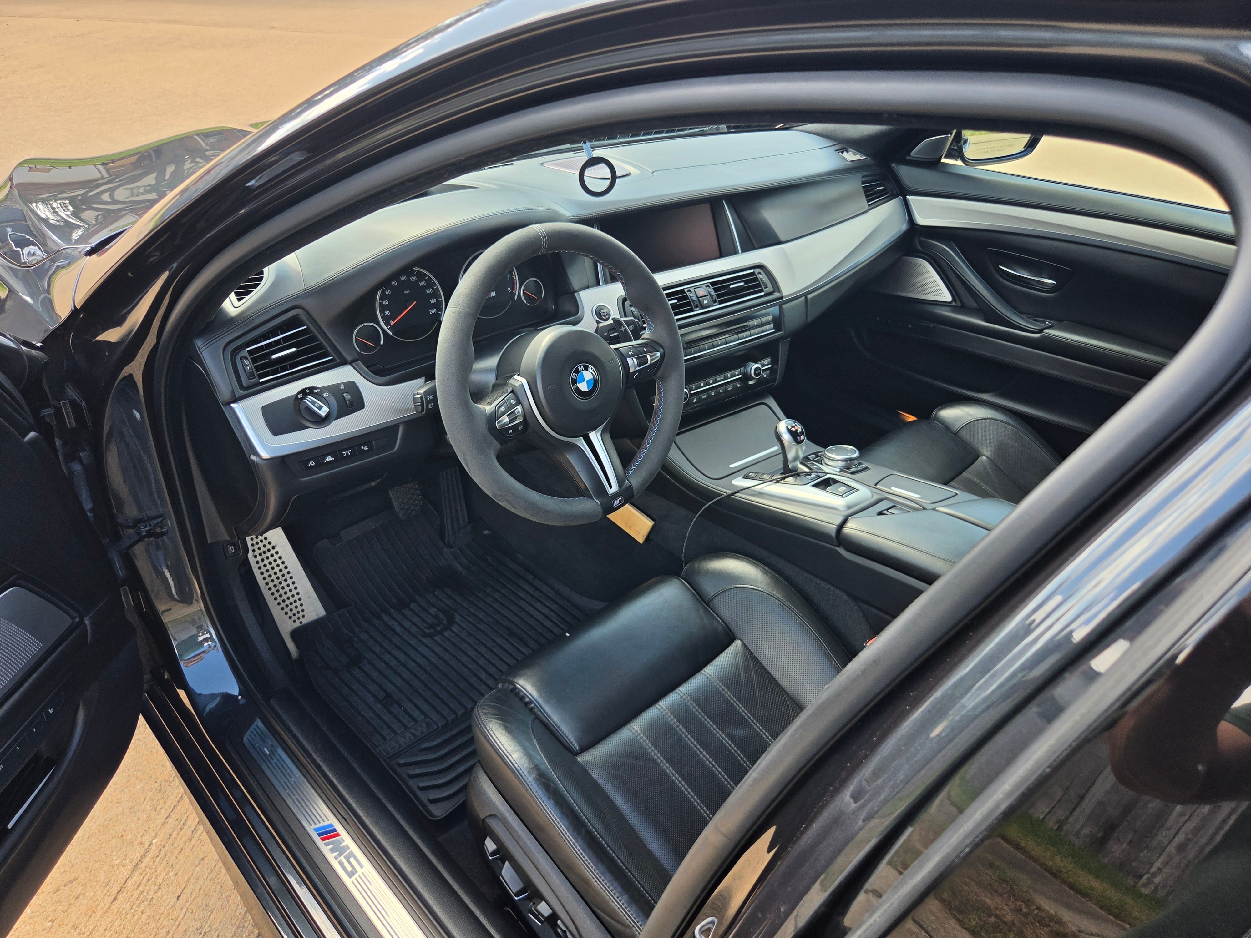 Used 2015 BMW M5 RWD image 5