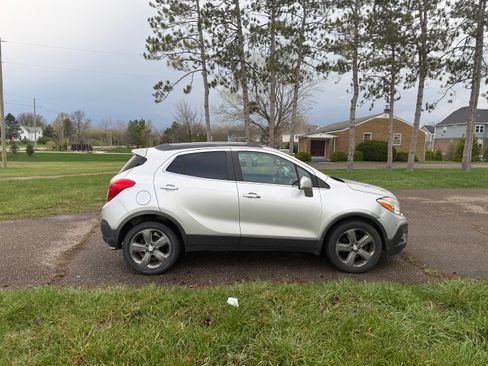 Used 2014 Buick Encore Convenience FWD image 2