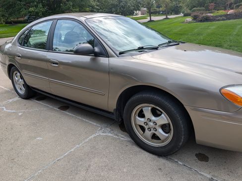Used 2005 Ford Taurus SE FWD image 1