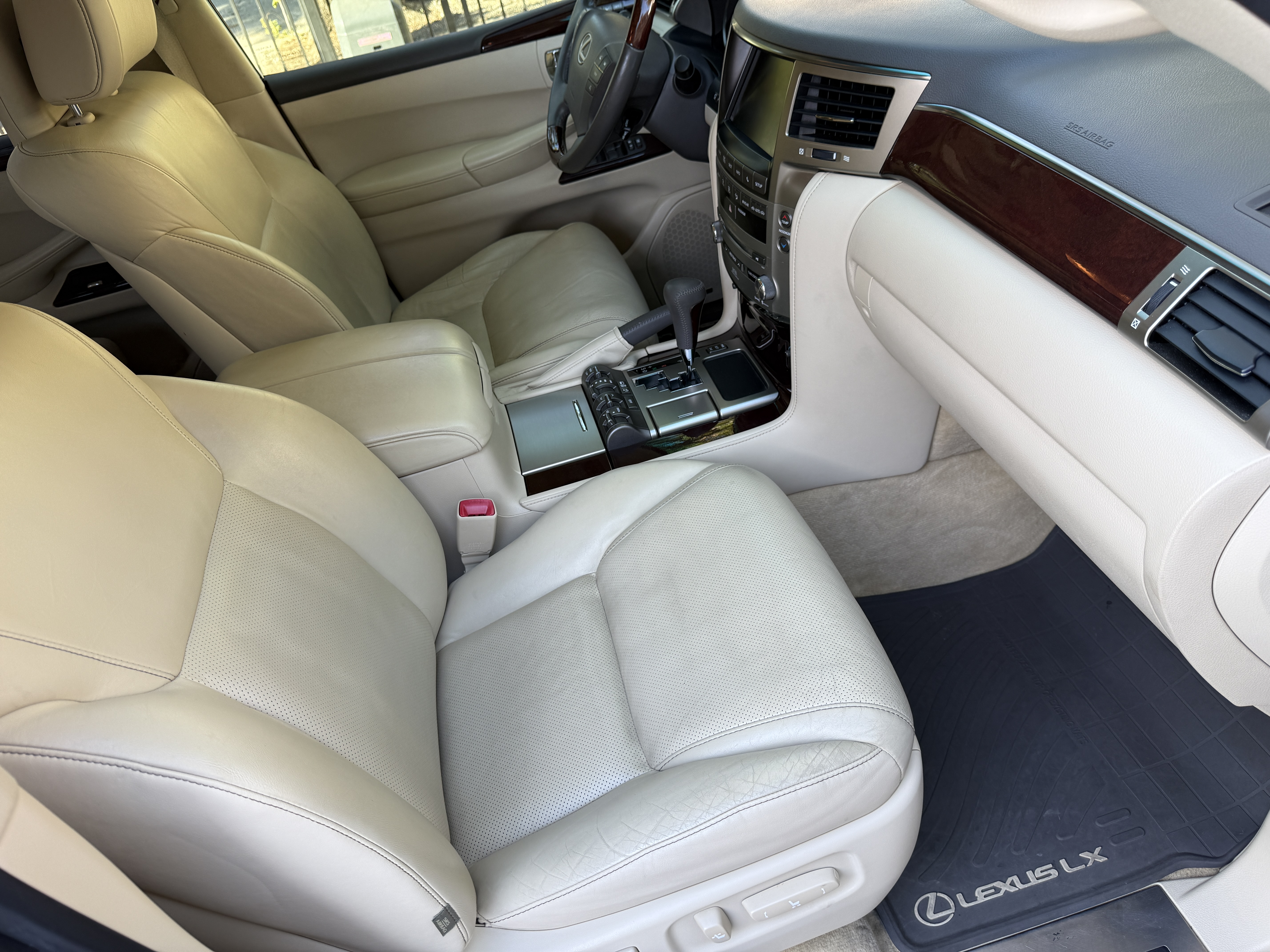 Used 2013 Lexus LX 570 4WD w/ Luxury Pkg image 20
