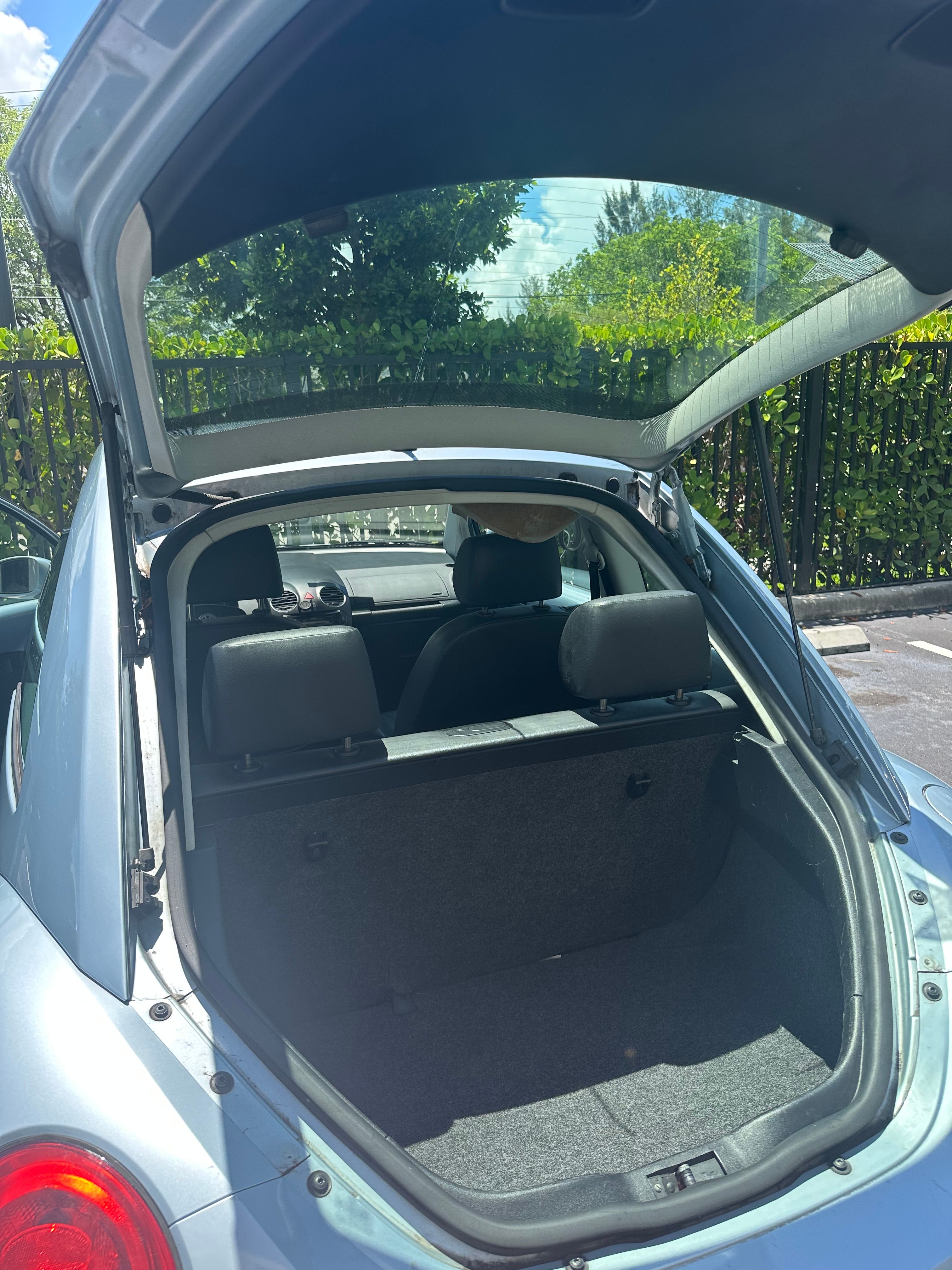 Used 2009 Volkswagen Beetle Coupe FWD image 7