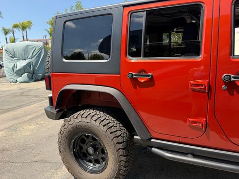 Used 2009 Jeep Wrangler Unlimited Rubicon w/ Dual Top Group AWD/4WD image 15