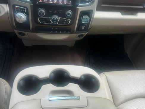 Used 2017 RAM 1500 Laramie RWD image 15