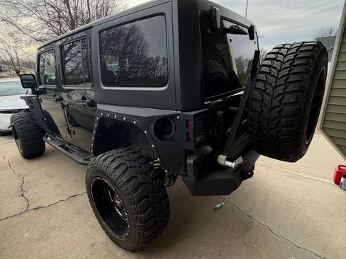 Used 2011 Jeep Wrangler Unlimited Rubicon w/ Dual Top Group image 8