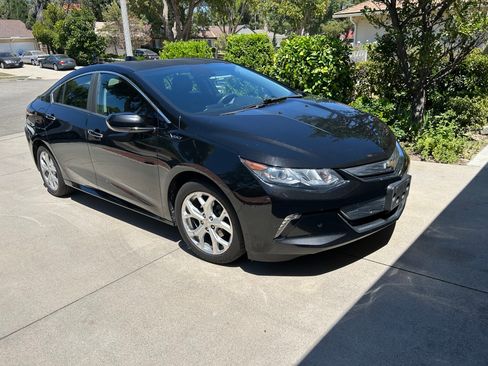 Used 2017 Chevrolet Volt Premier w/ Driver Confidence II Package FWD image 1