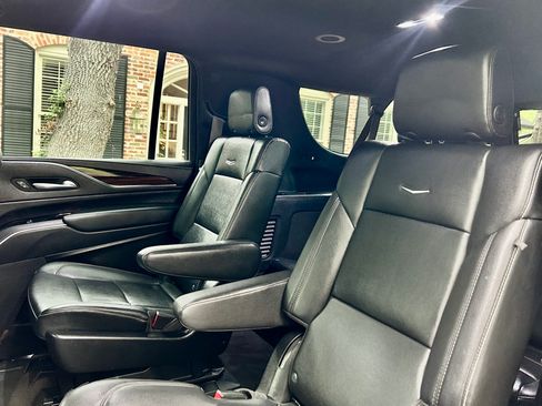 Used 2023 Cadillac Escalade ESV Luxury RWD image 25