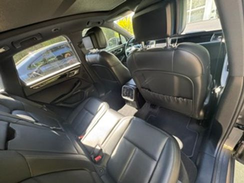 Used 2018 Porsche Macan Sport Edition AWD/4WD image 8
