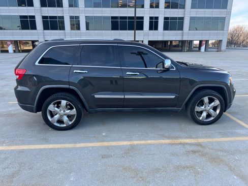 Used 2011 Jeep Grand Cherokee Overland image 5