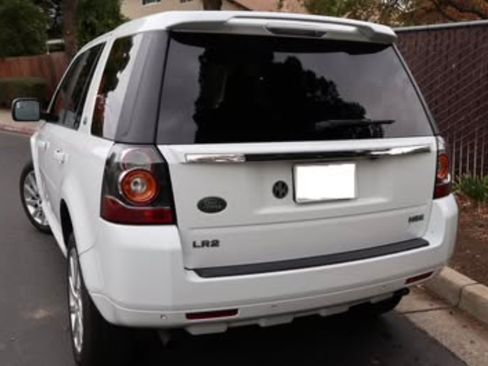 Used 2013 Land Rover LR2 HSE image 12