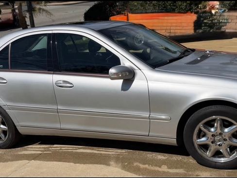 Used 2004 Mercedes-Benz C 320 Sedan image 2