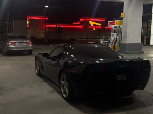 Used 2013 Chevrolet Corvette Coupe w/ 2LT Preferred Equipment Group image 5