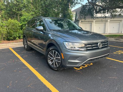 Used 2020 Volkswagen Tiguan SE w/ Panoramic Sunroof Package AWD/4WD image 1