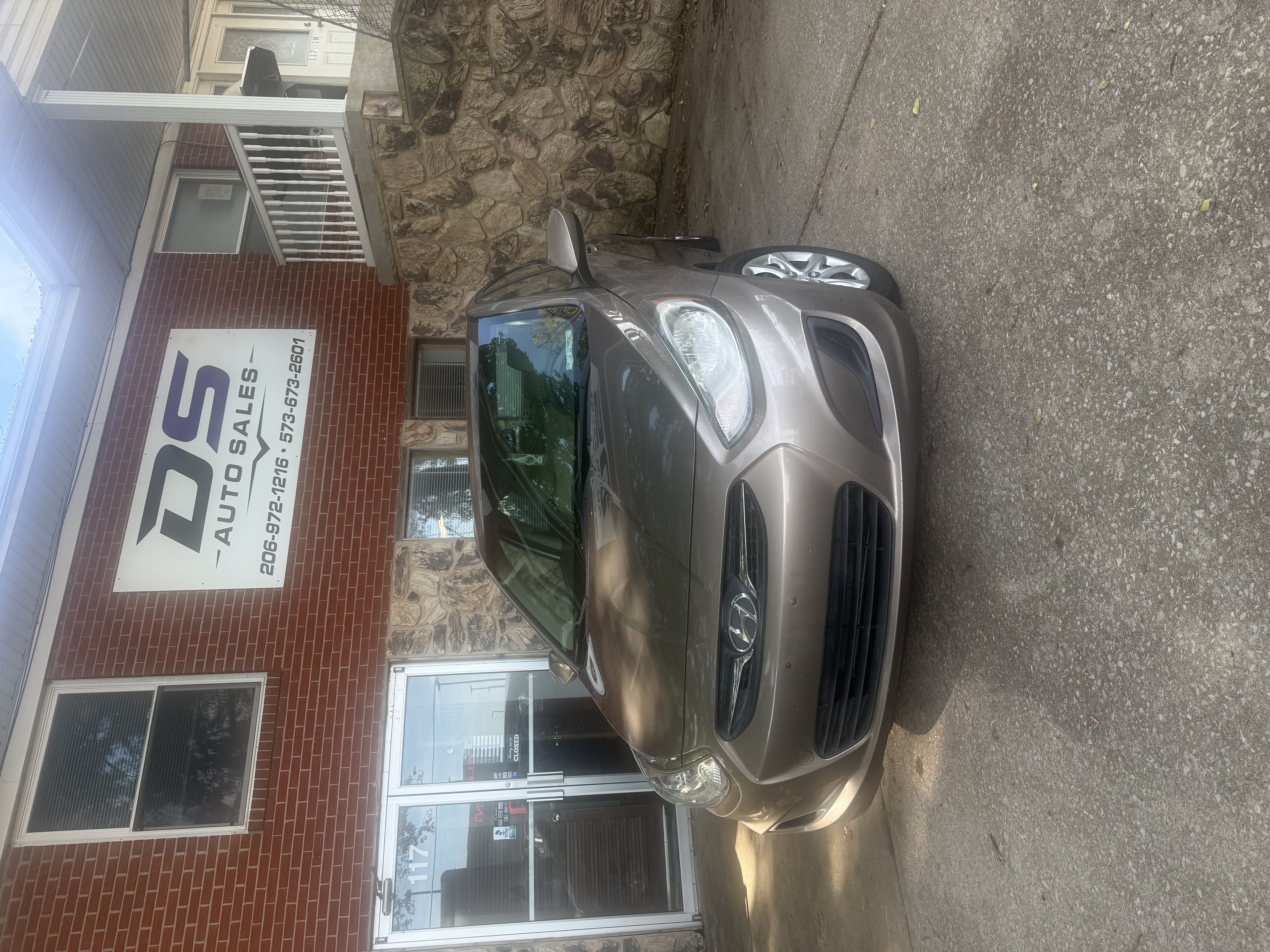 Used 2014 Hyundai Accent GLS FWD image 1