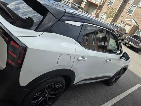 Used 2025 Nissan Kicks SR w/ SR Premium Package image 8