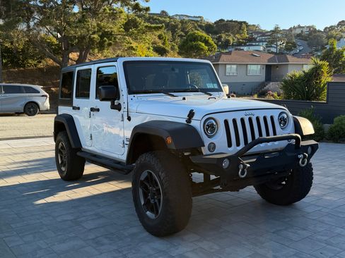 Used 2014 Jeep Wrangler Unlimited Sport w/ Quick Order Package 24S AWD/4WD image 4