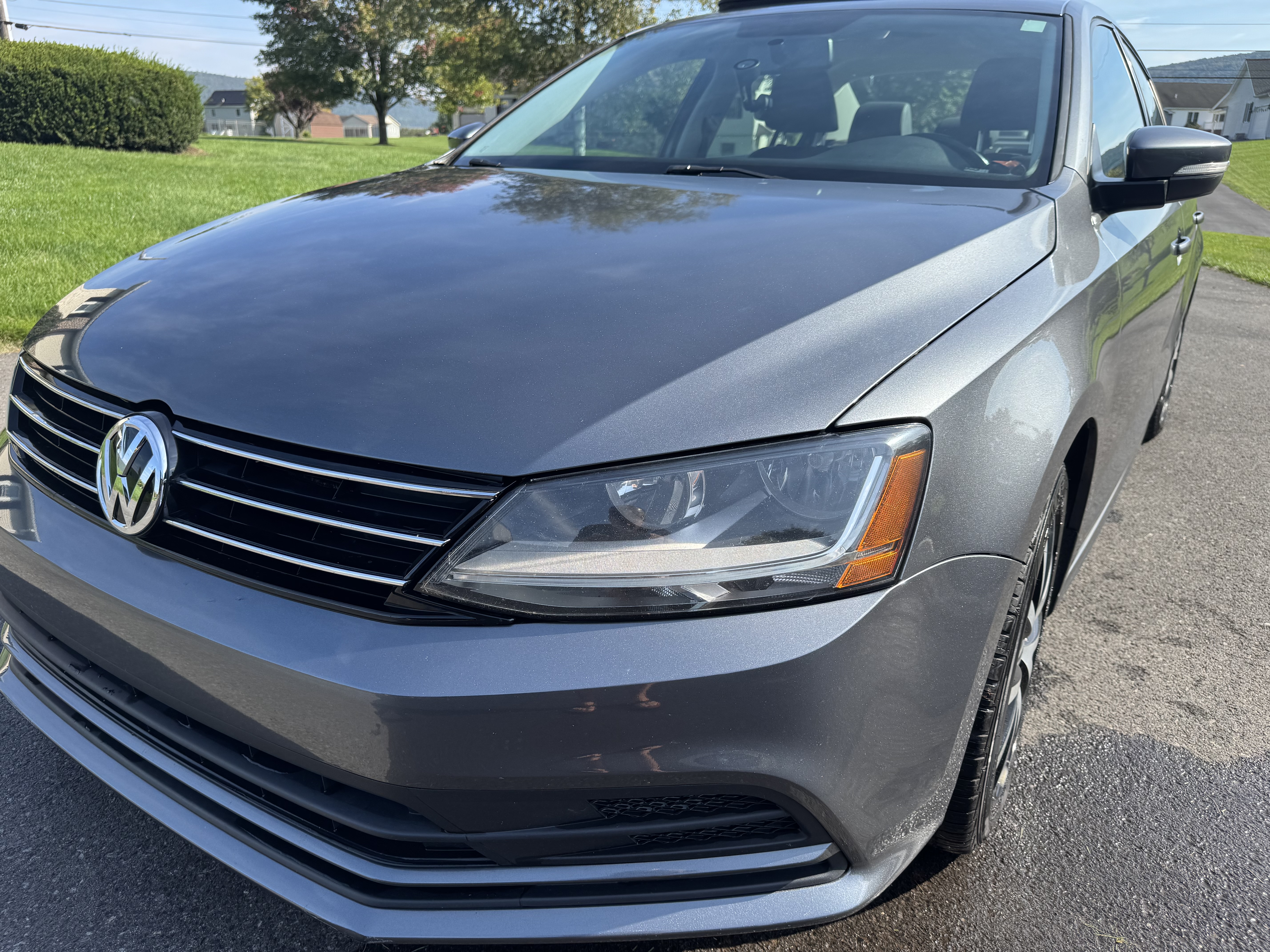 Used 2017 Volkswagen Jetta SE FWD image 2
