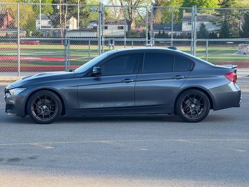 Used 2013 BMW 328i xDrive Sedan AWD/4WD image 2