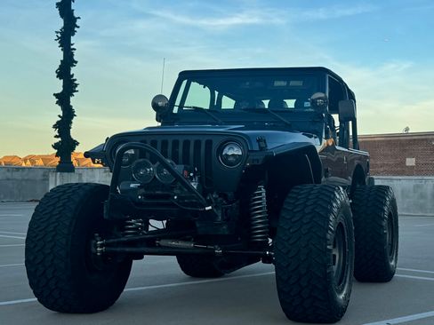 Used 2005 Jeep Wrangler Rubicon w/ Security Group image 1