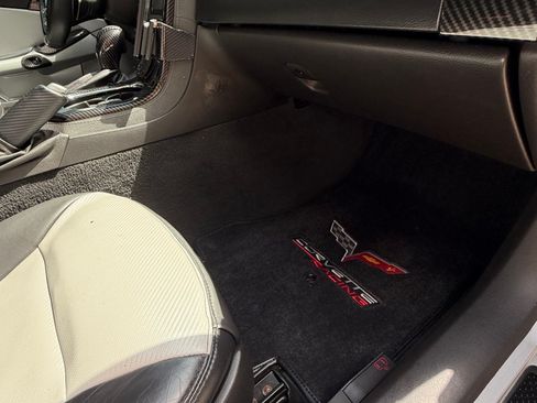 Used 2009 Chevrolet Corvette Coupe w/ Z51 Performance Package RWD image 19